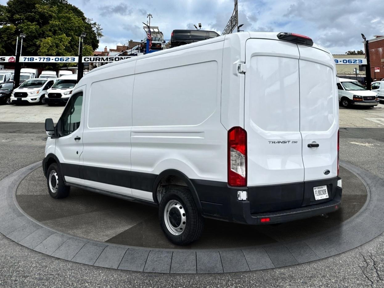 Ford Transit Cargo Van T-250 148" Med Rf 9070 GVWR RWD 2025
