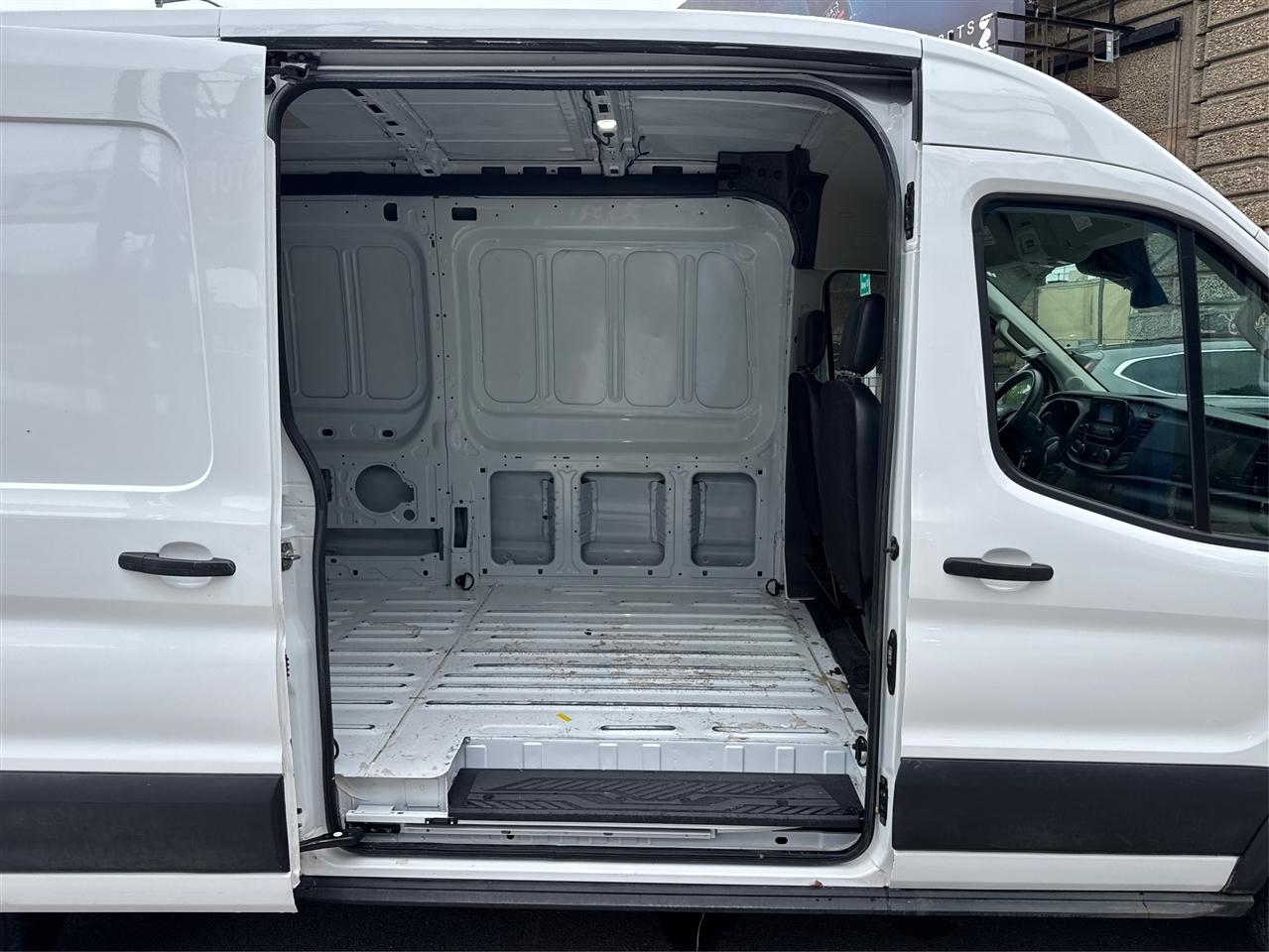 Ford Transit Cargo Van T-250 148" Med Rf 9070 GVWR RWD 2025