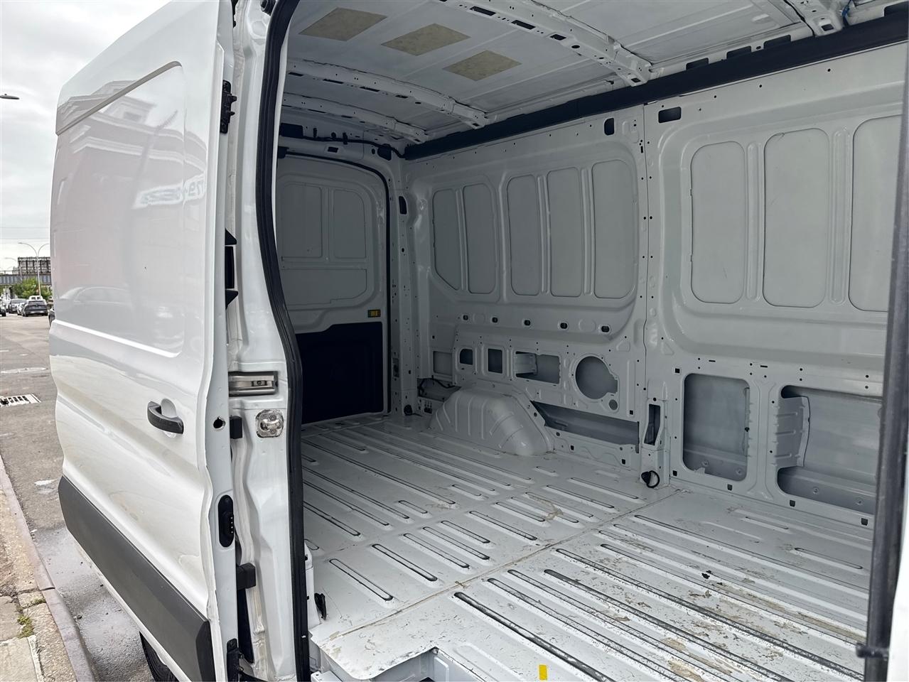 Ford Transit Cargo Van T-250 148" Med Rf 9070 GVWR RWD 2025