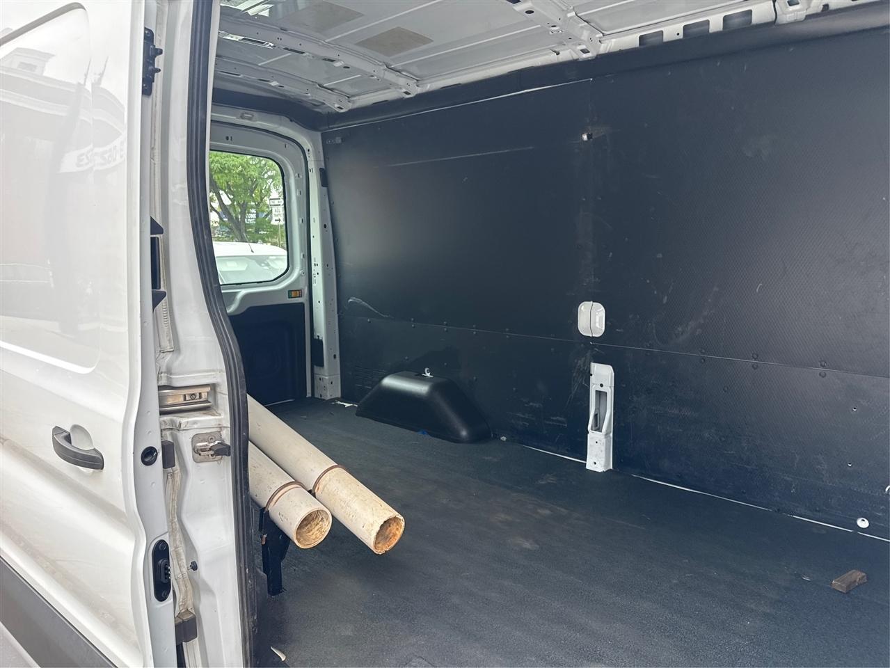 Ford Transit Van T-150 148" Med Rf 8600 GVWR Sliding RH Dr 2018