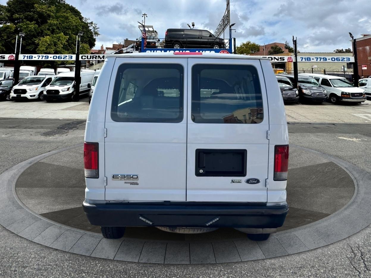 Ford Econoline Wagon E-350 Super Duty XL 2011