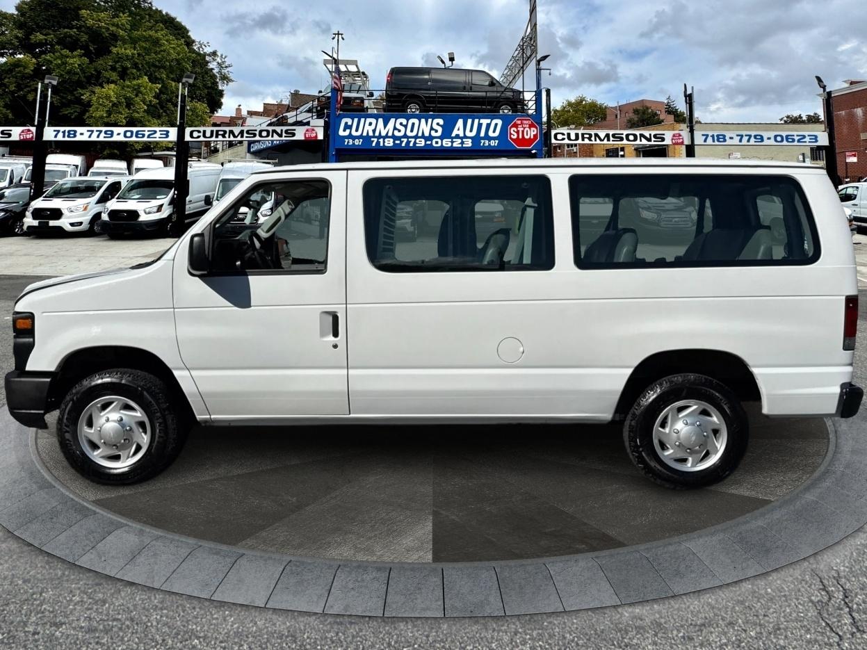 Ford Econoline Wagon E-350 Super Duty XL 2011