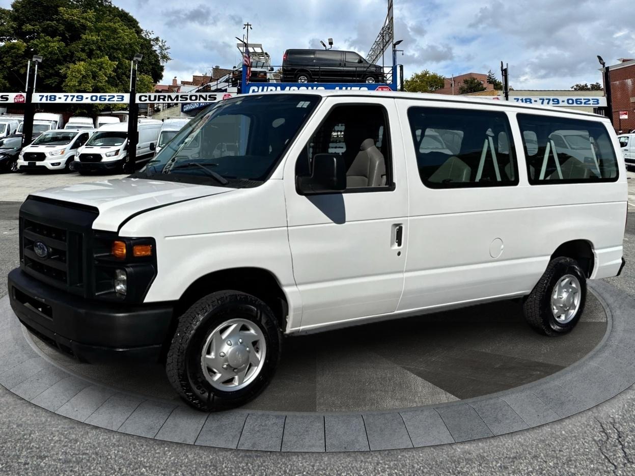 Ford Econoline Wagon E-350 Super Duty XL 2011