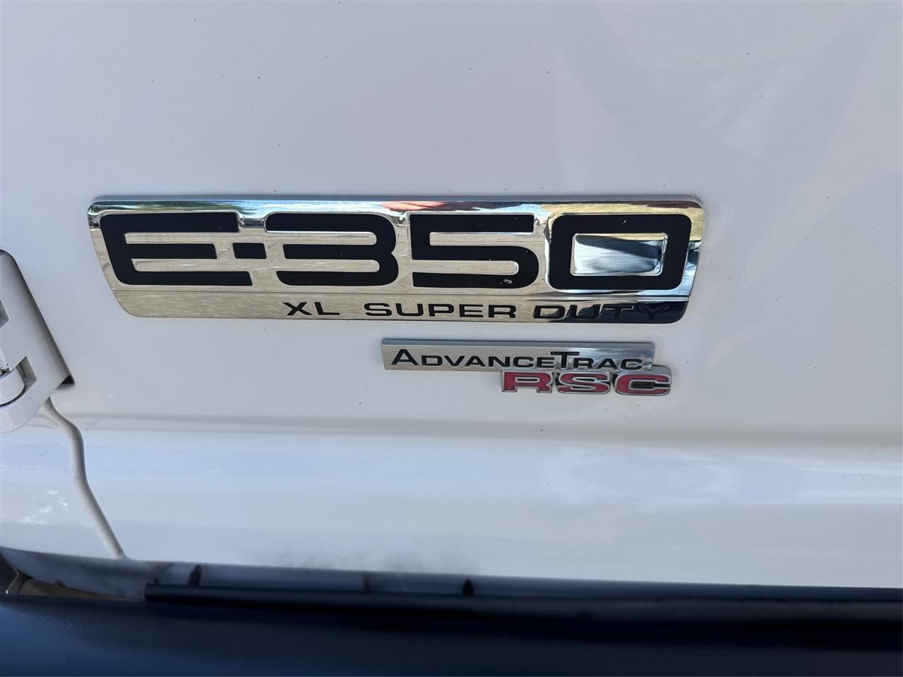 Ford Econoline Wagon E-350 Super Duty XLT 2011