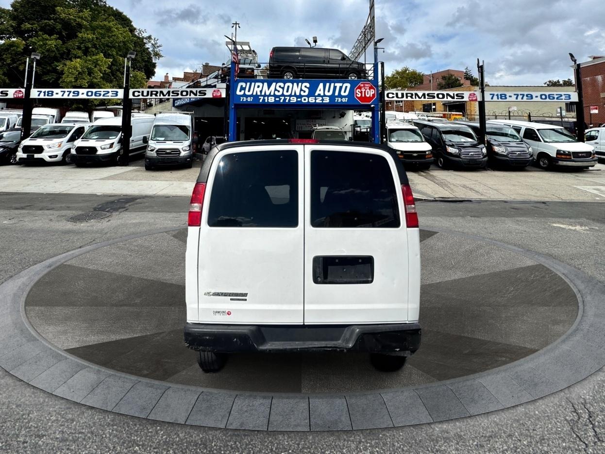 Chevrolet Express Passenger RWD 2500 135" LS 2013