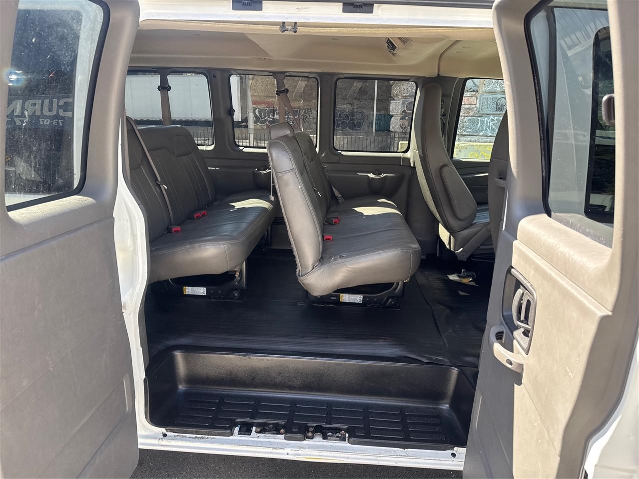 Chevrolet Express Passenger RWD 2500 135" LS 2013