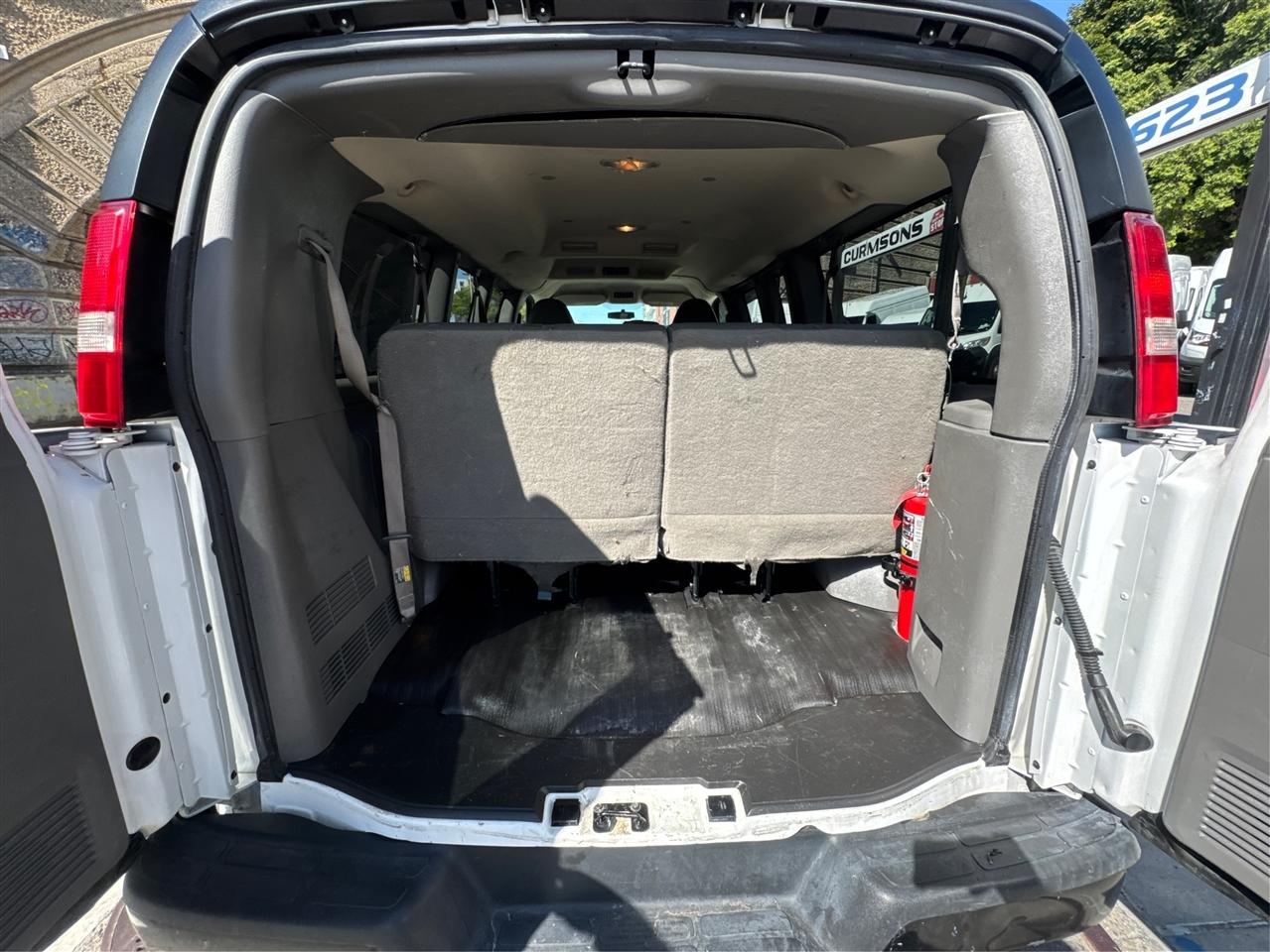 Chevrolet Express Passenger RWD 2500 135" LS 2013