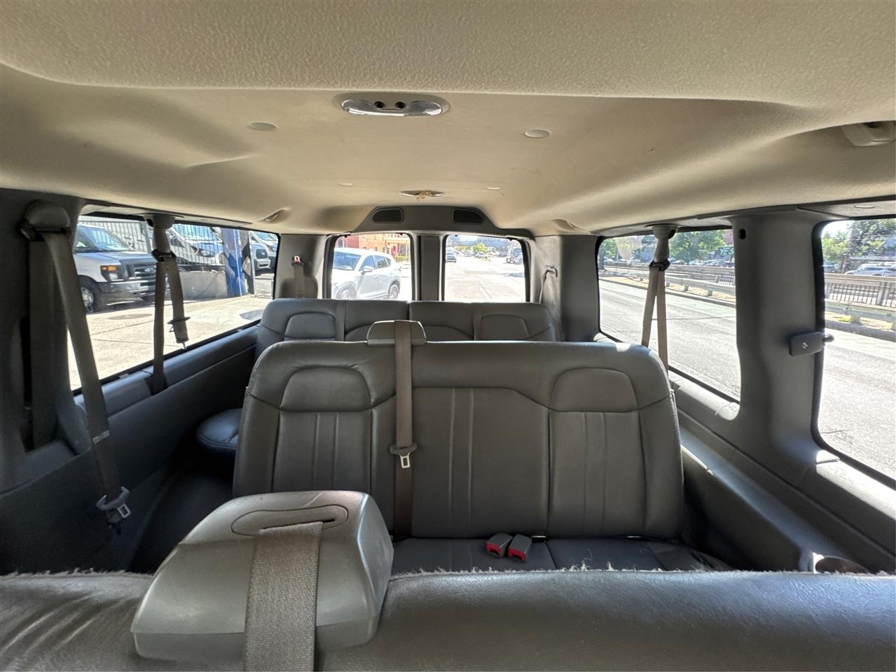 Chevrolet Express Passenger RWD 2500 135" LS 2013