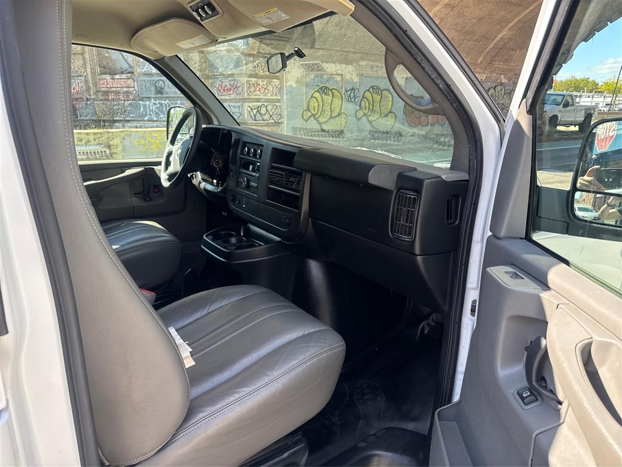 Chevrolet Express Passenger RWD 2500 135" LS 2013