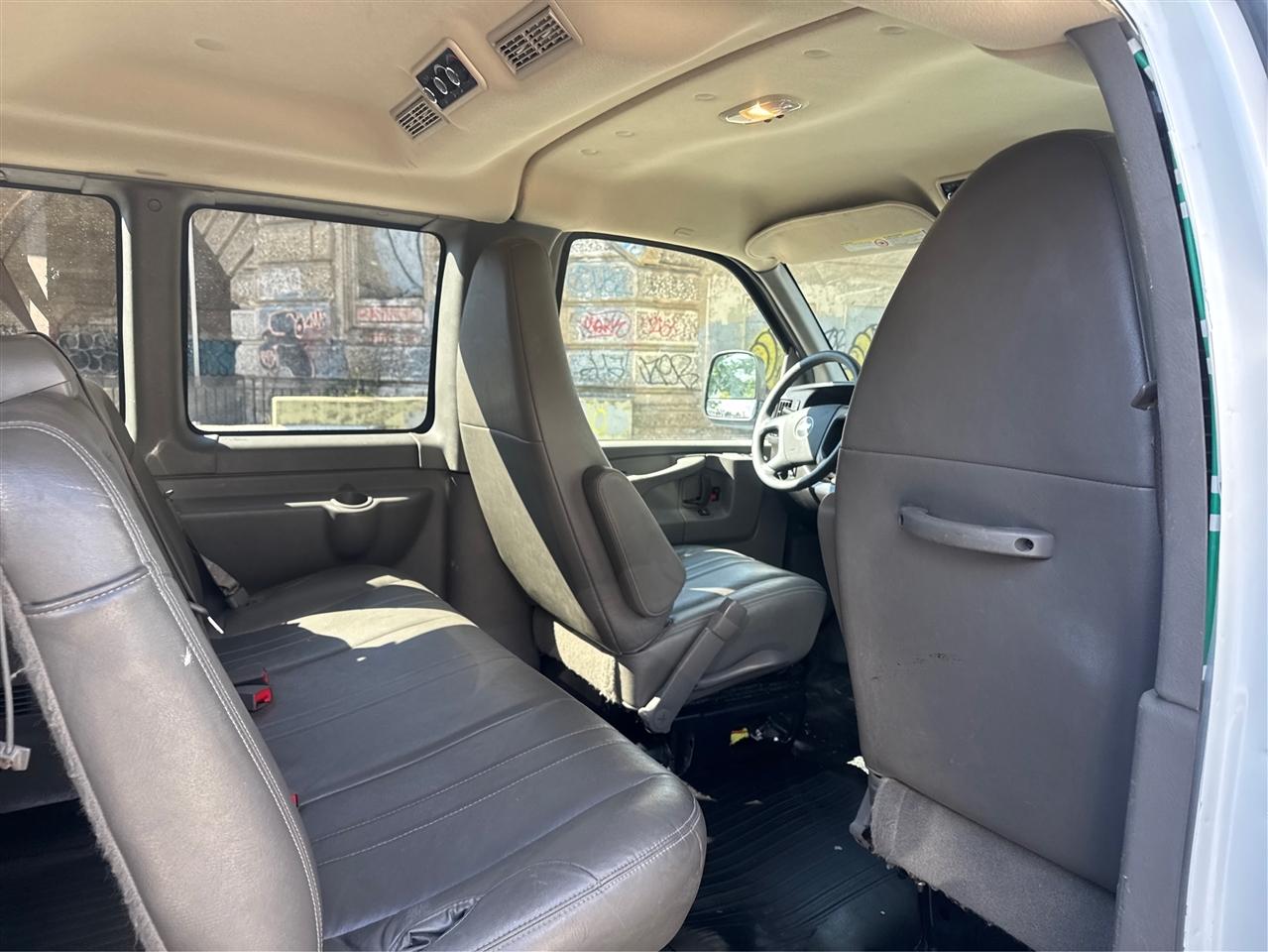 Chevrolet Express Passenger RWD 2500 135" LS 2013