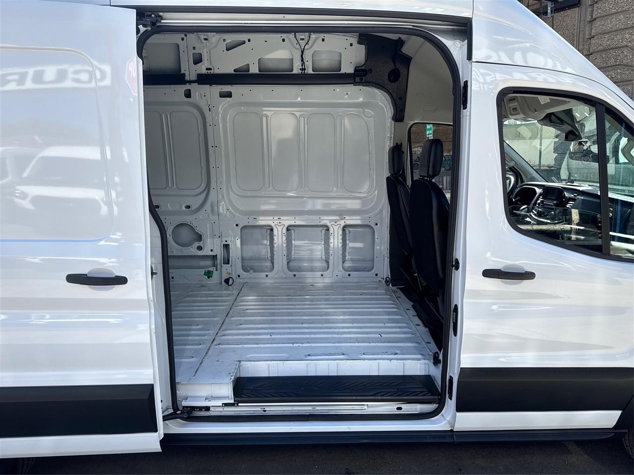 Ford Transit Cargo Van T-250 148" EL Hi Rf 9070 GVWR RWD 2025