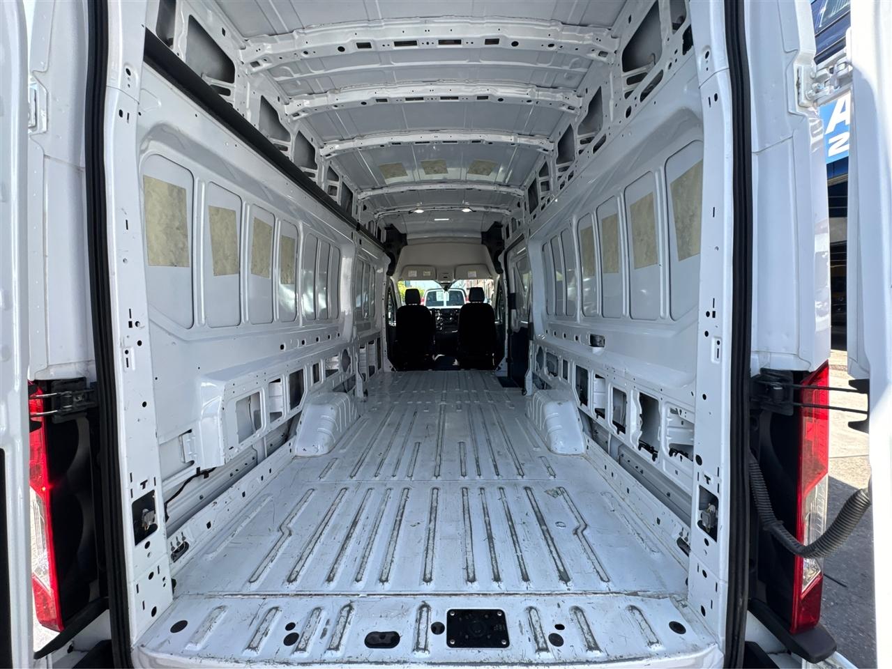 Ford Transit Cargo Van T-250 148" EL Hi Rf 9070 GVWR RWD 2025