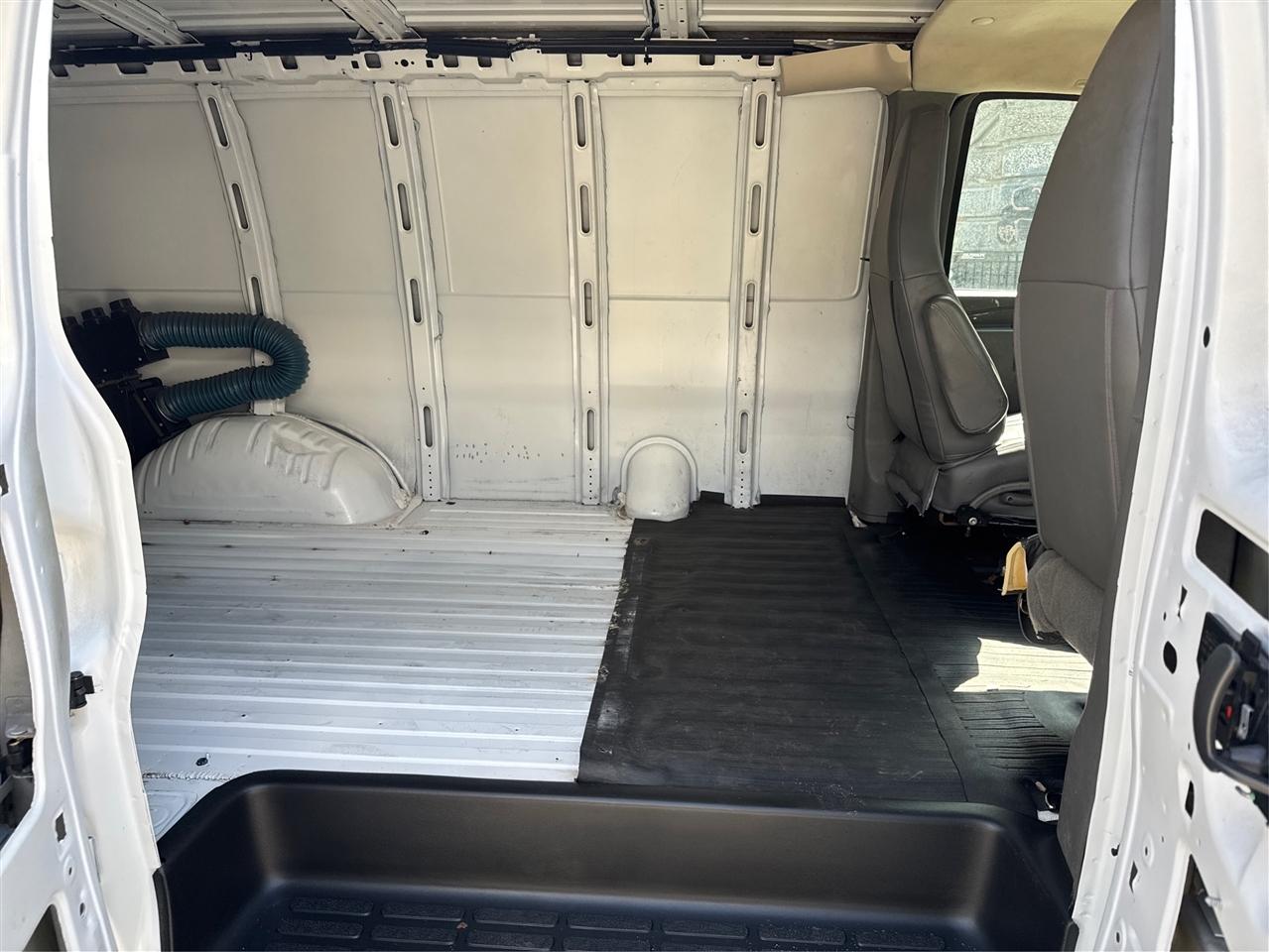 Chevrolet Express Cargo Van RWD 2500 135" 2017