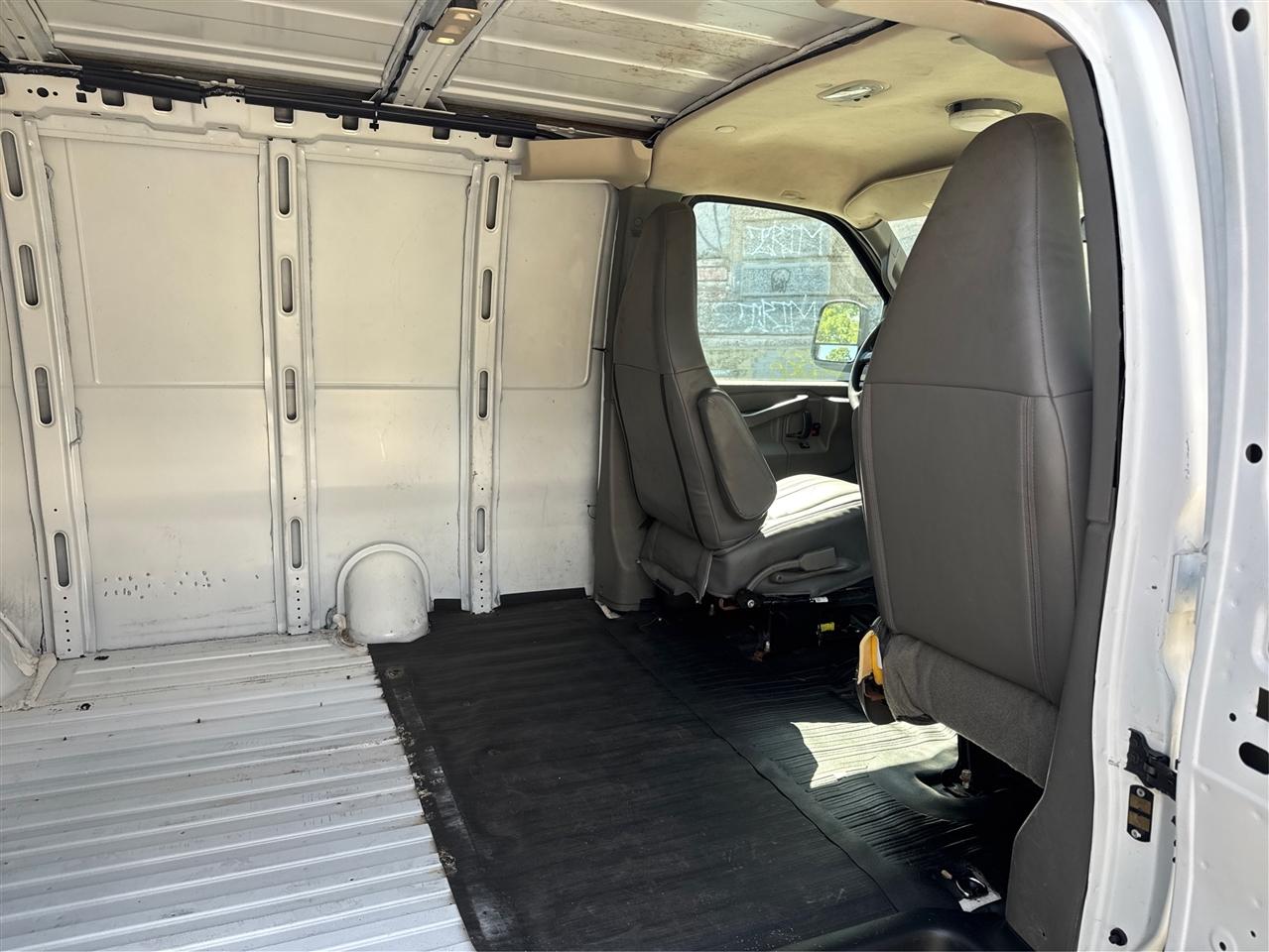 Chevrolet Express Cargo Van RWD 2500 135" 2017