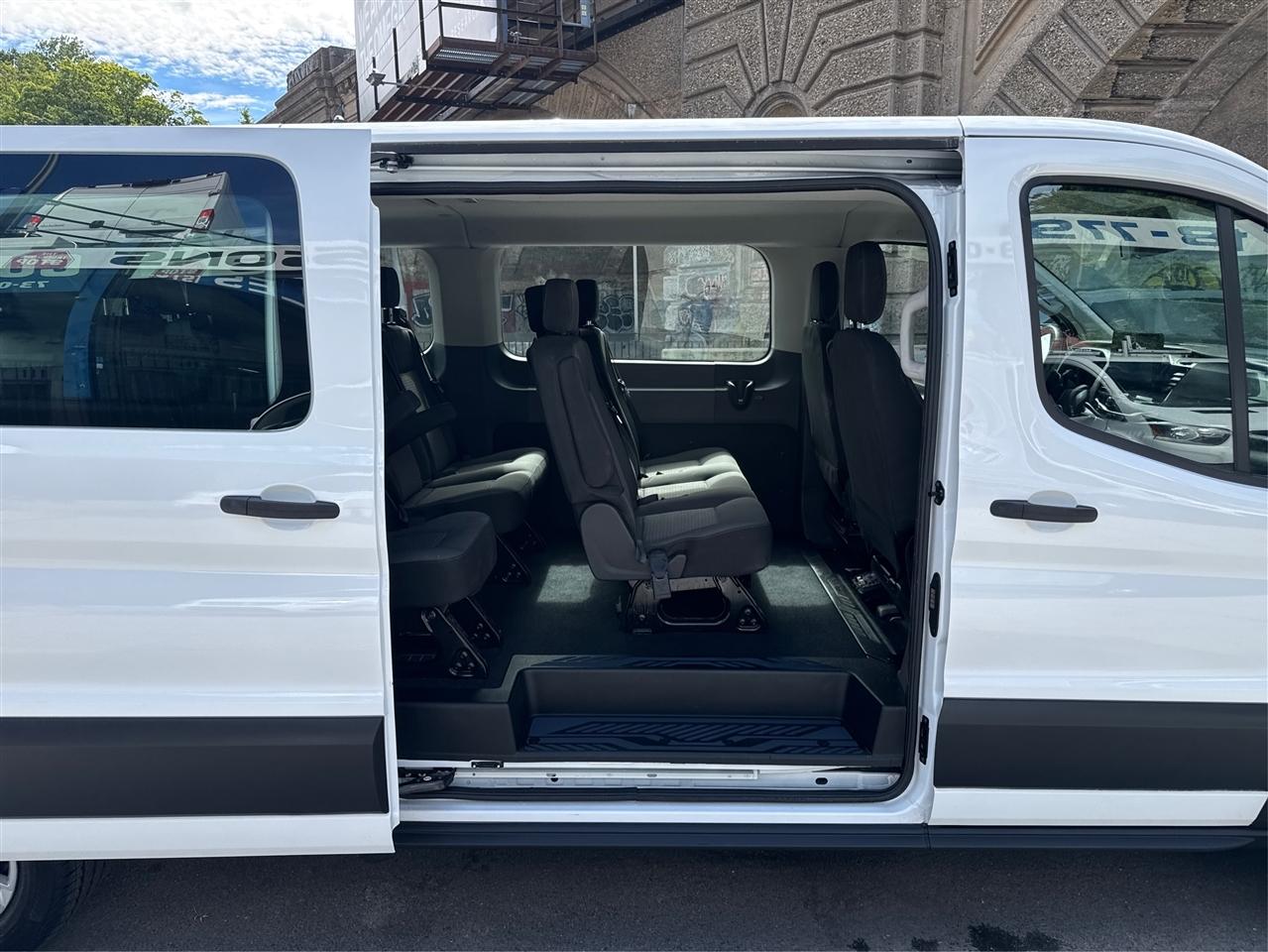 Ford Transit Passenger Wagon T-350 148" Low Roof XLT RWD 2026