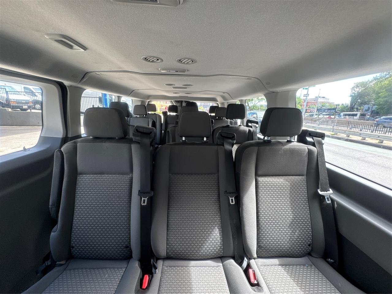 Ford Transit Passenger Wagon T-350 148" Low Roof XLT RWD 2026