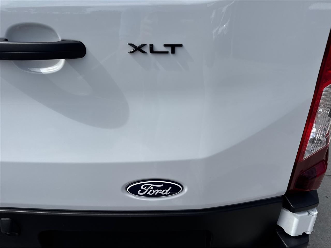 Ford Transit Passenger Wagon T-350 148" Low Roof XLT RWD 2026