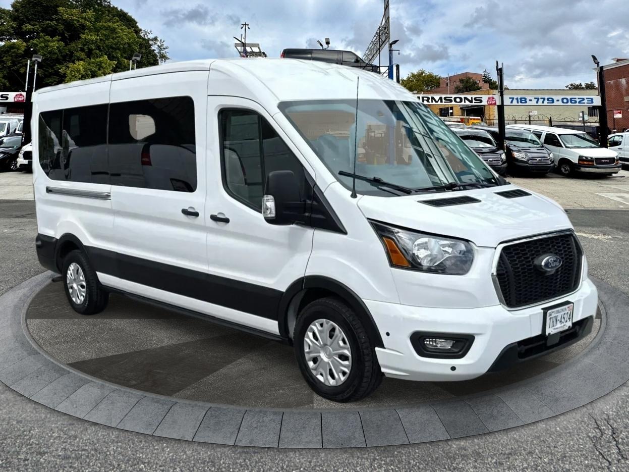2024 Ford Transit Passenger Wagon T-350 148" Med Roof XLT RWD