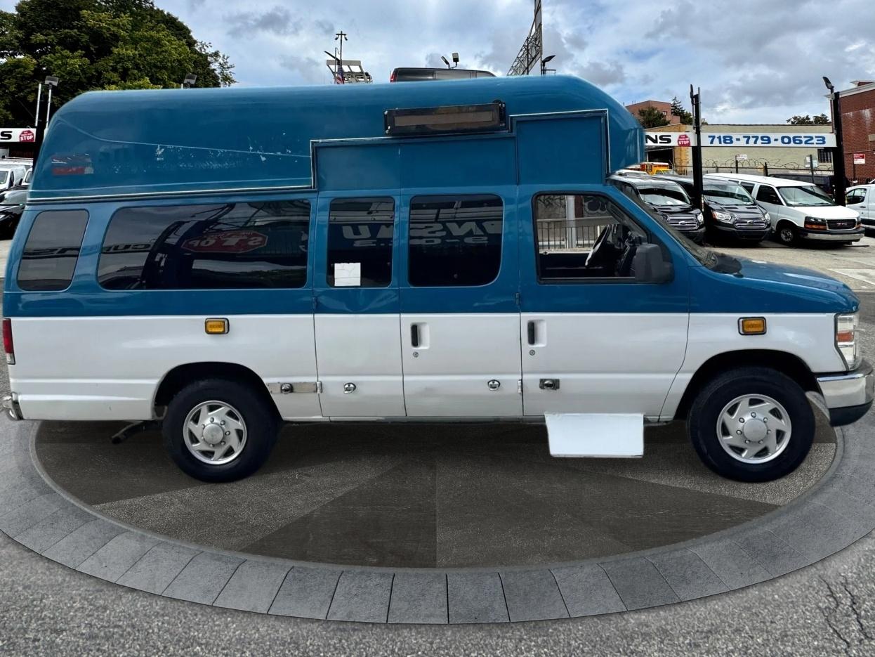 Ford E350 Vans XLT Wagon 2012