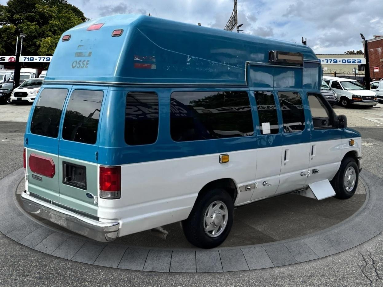 Ford E350 Vans XLT Wagon 2012