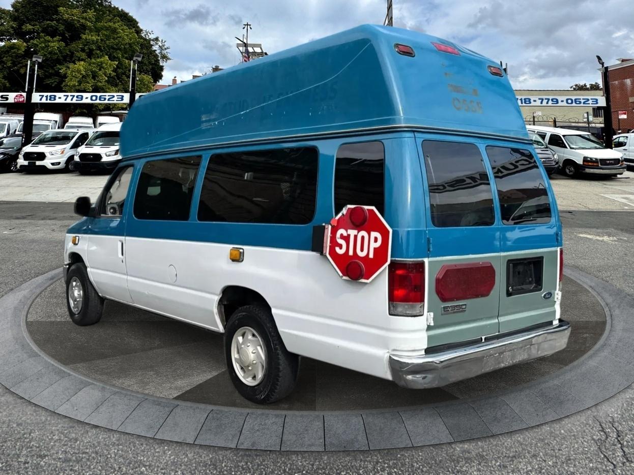 Ford E350 Vans XLT Wagon 2012