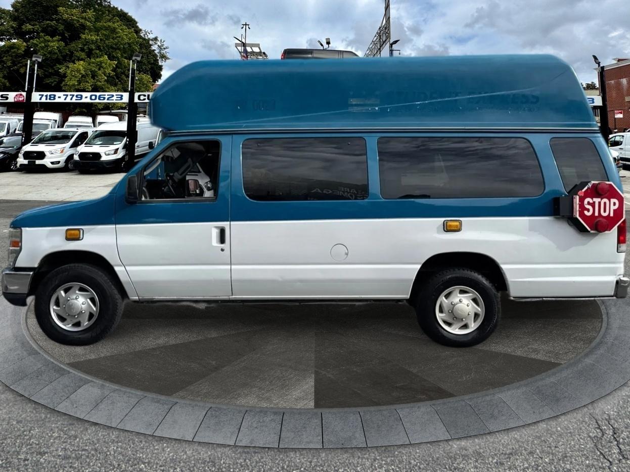 Ford E350 Vans XLT Wagon 2012