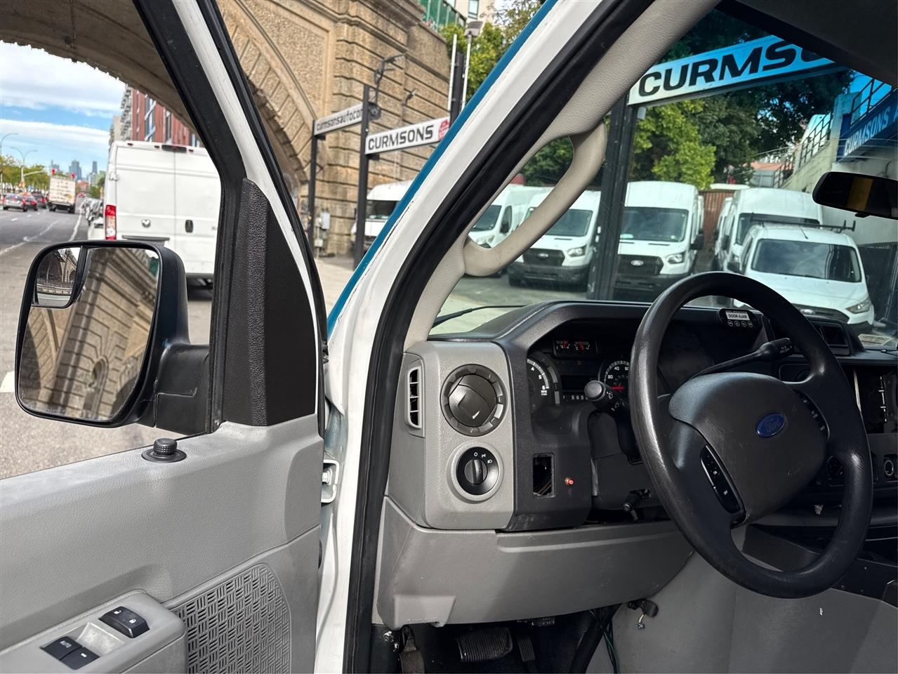 Ford E350 Vans XLT Wagon 2012