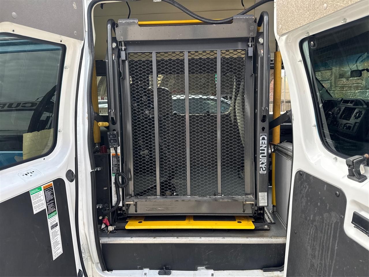 Ford E350 Vans XLT Wagon 2012
