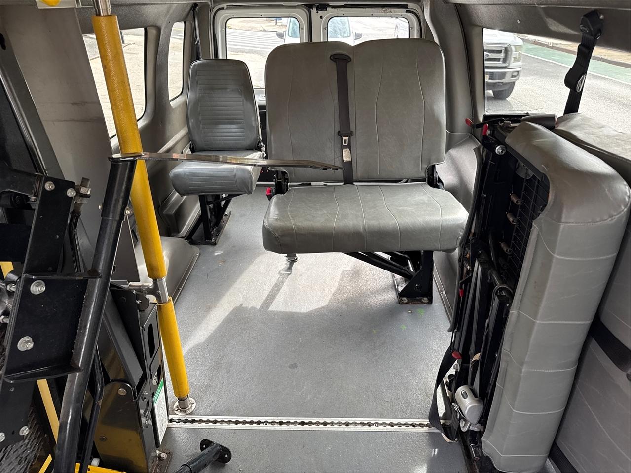 Ford E350 Vans XLT Wagon 2012