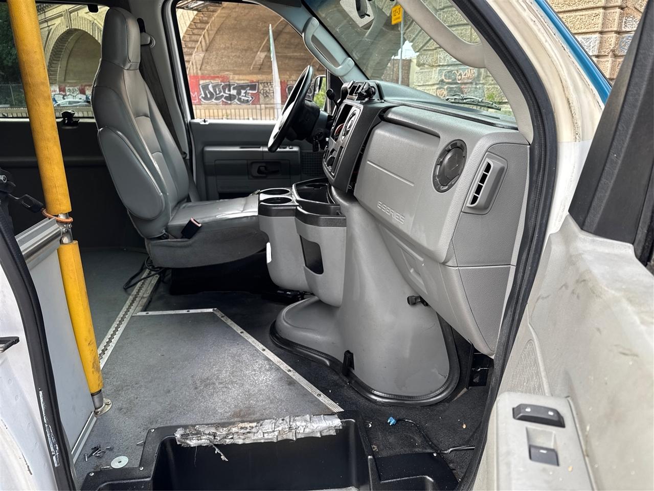 Ford E350 Vans XLT Wagon 2012