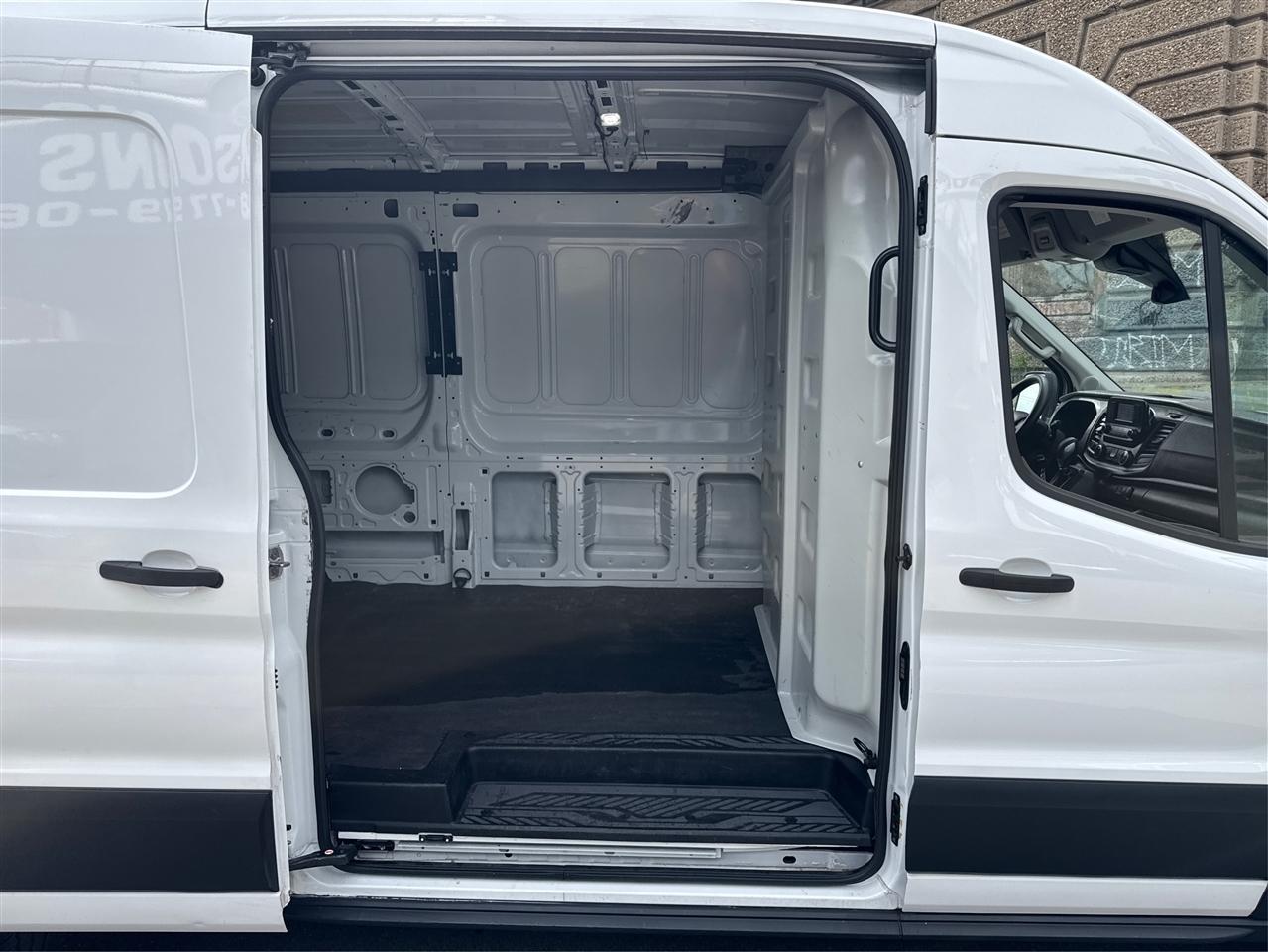 Ford Transit Cargo Van T-250 148" Med Rf 9070 GVWR RWD 2025
