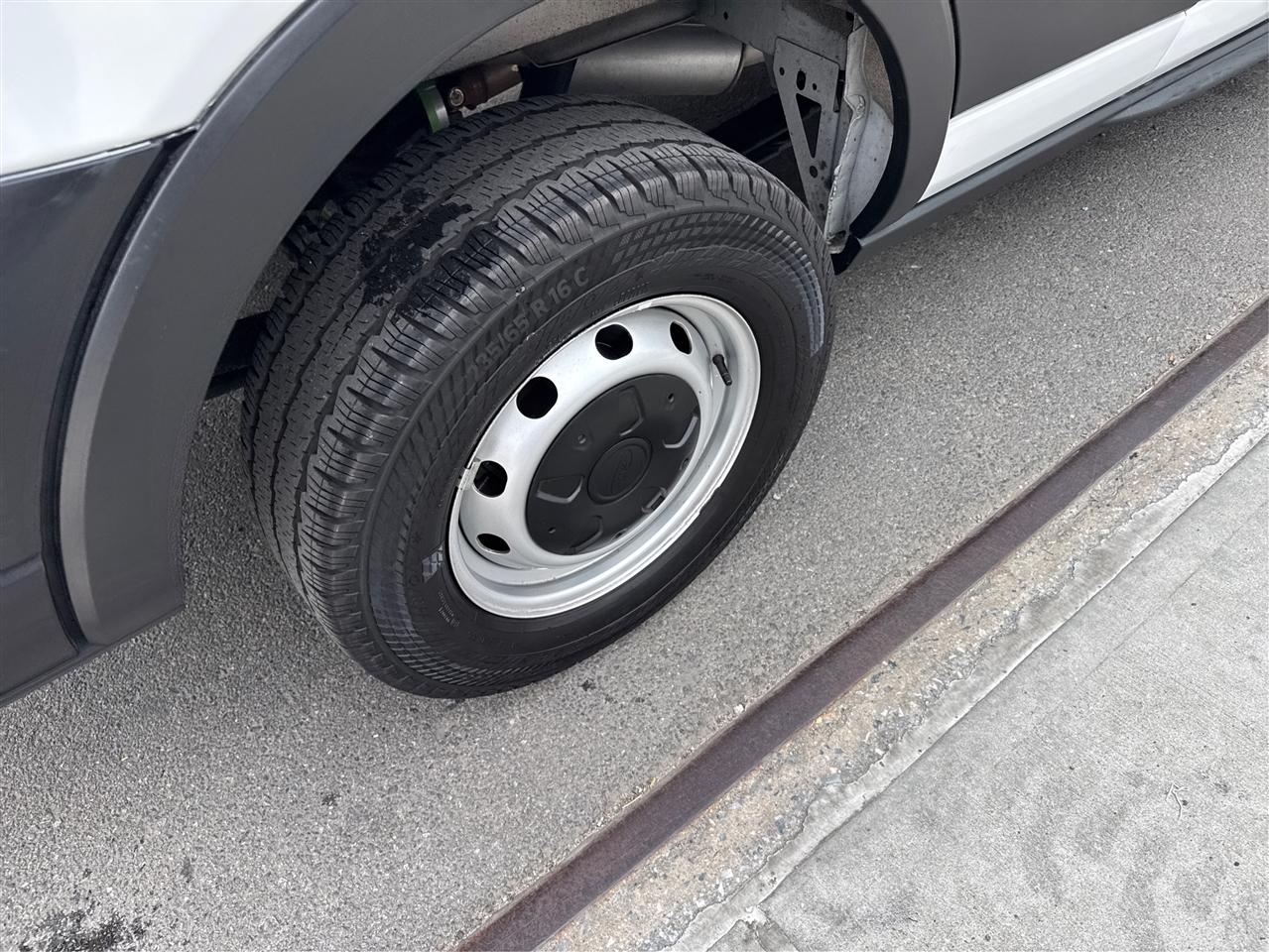 Ford Transit Cargo Van T-250 148" Med Rf 9070 GVWR RWD 2025