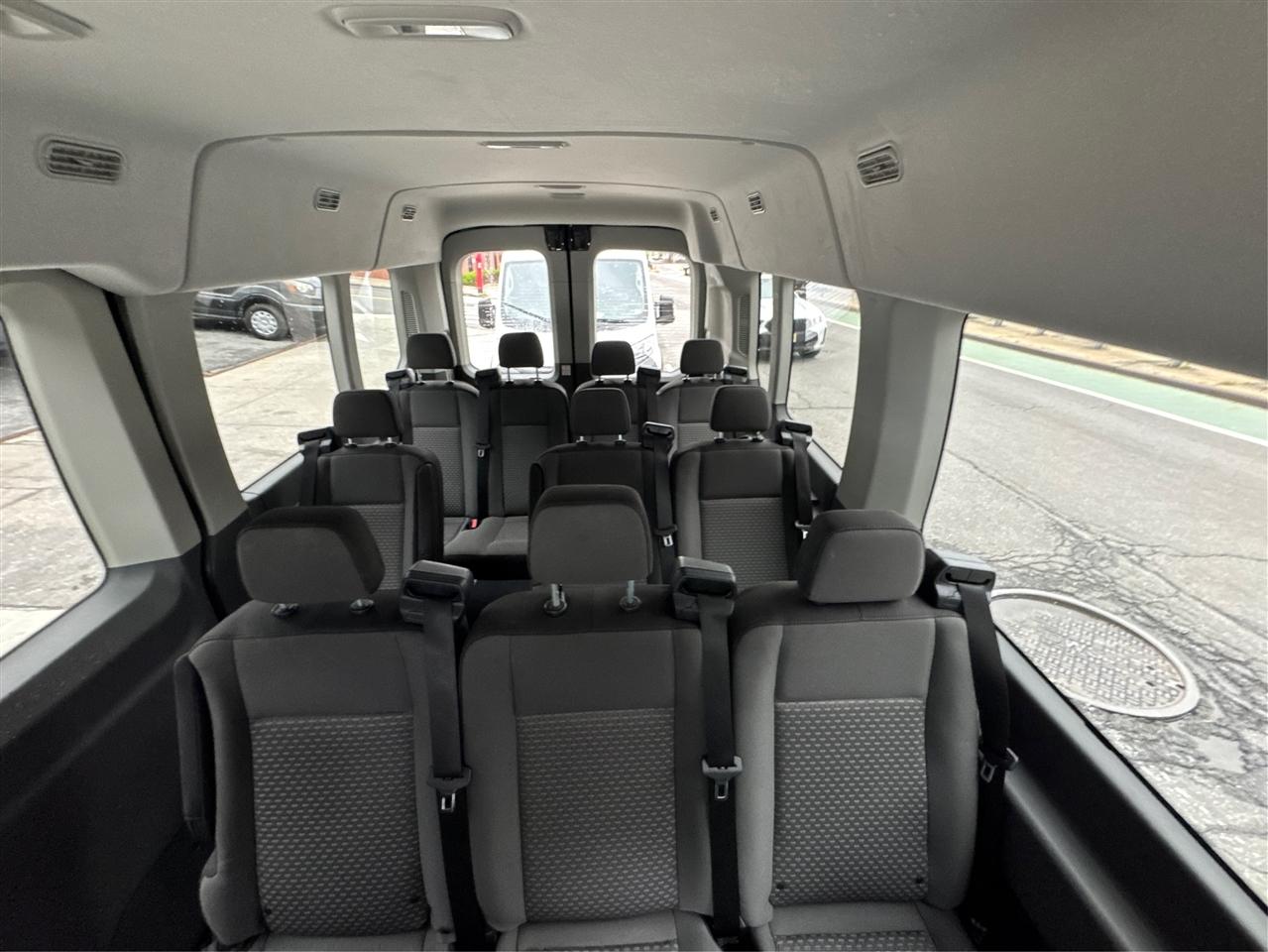 Ford Transit Passenger Wagon T-350 148" Med Roof XLT RWD 2026