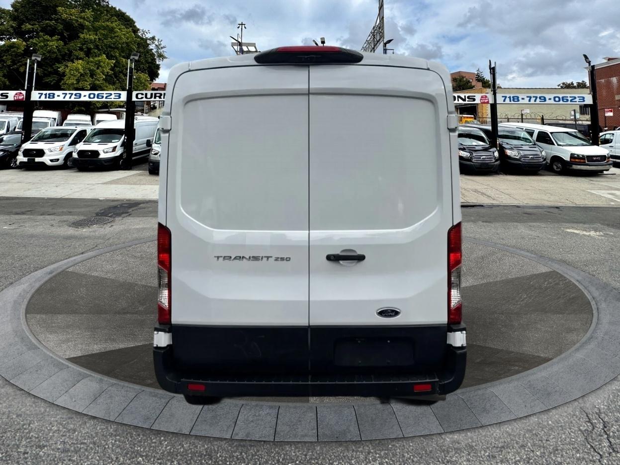 Ford Transit Cargo Van T-250 148" Med Rf 9070 GVWR RWD 2025