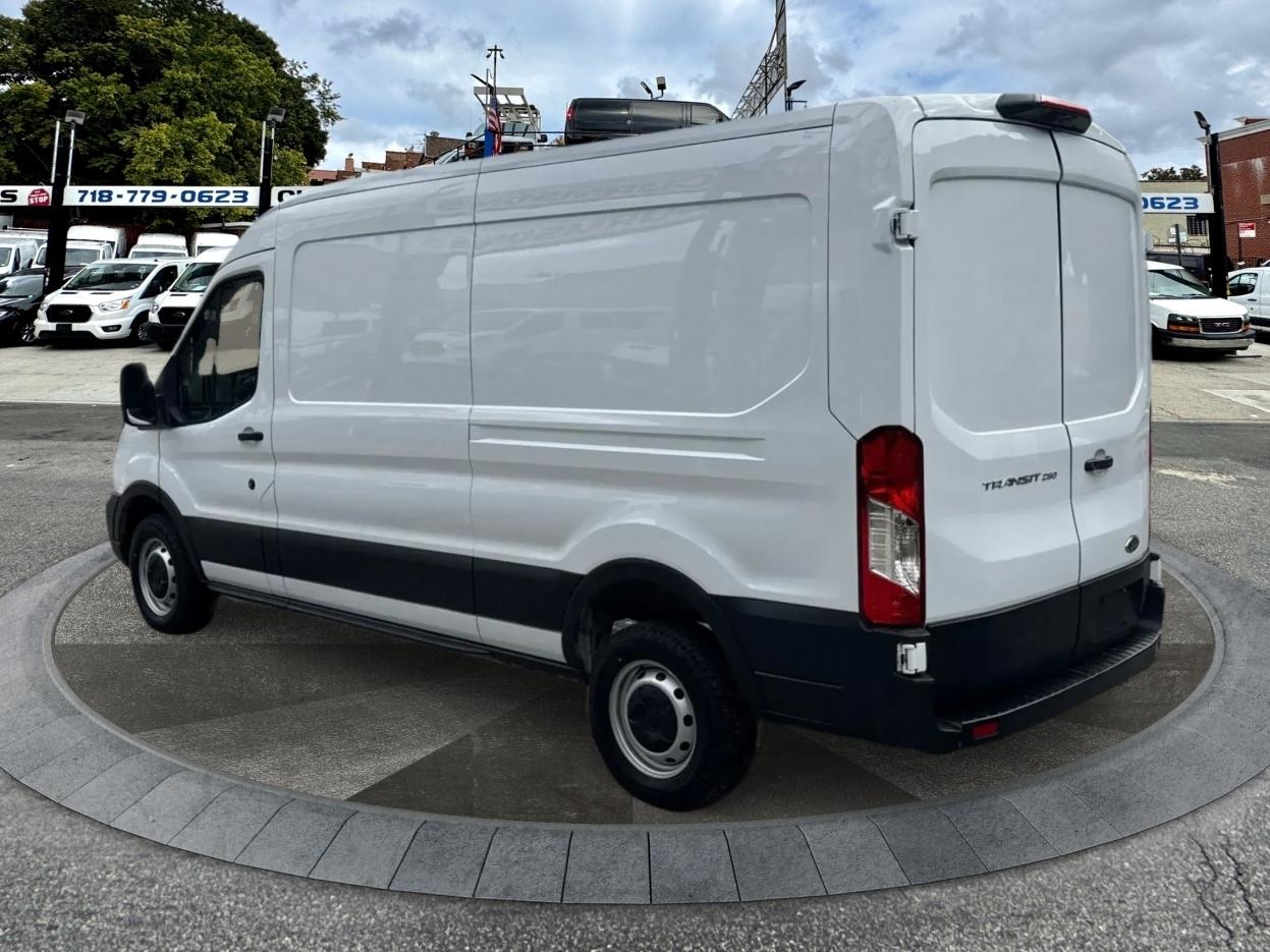 Ford Transit Cargo Van T-250 148" Med Rf 9070 GVWR RWD 2025