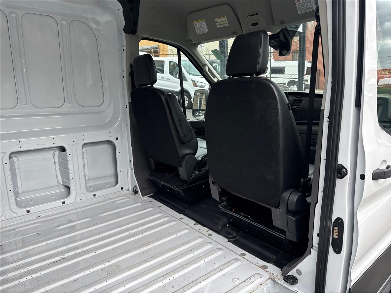 Ford Transit Cargo Van T-250 148" Med Rf 9070 GVWR RWD 2025
