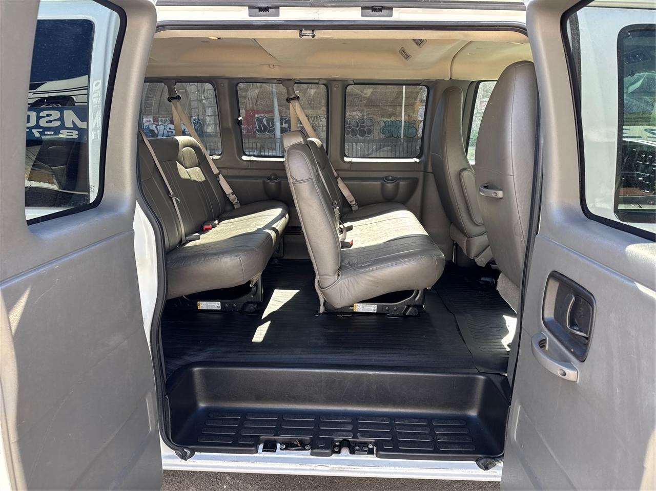 GMC Savana Passenger RWD 3500 155" 1LS 2012