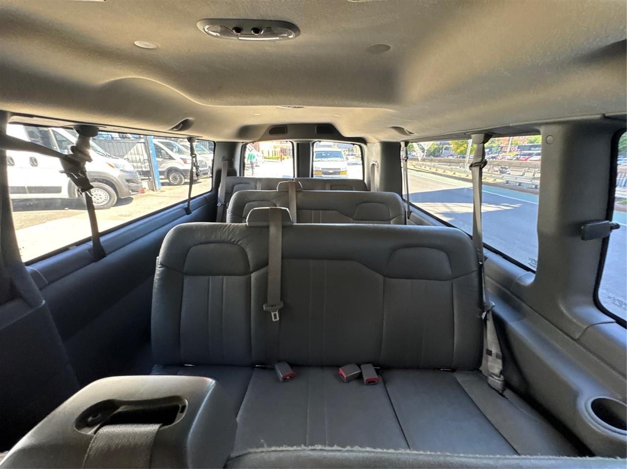 GMC Savana Passenger RWD 3500 155" 1LS 2012