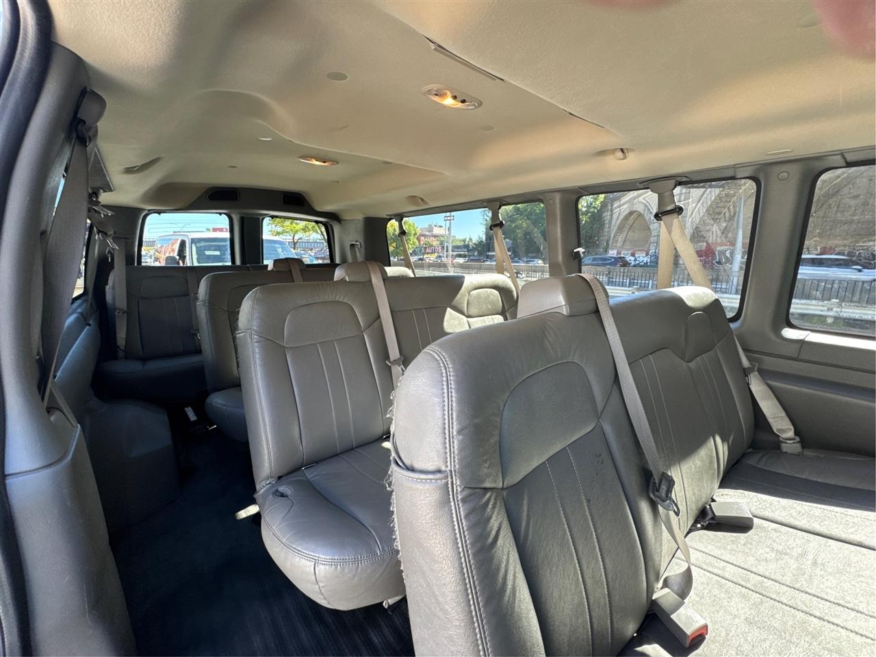 GMC Savana Passenger RWD 3500 155" 1LS 2012