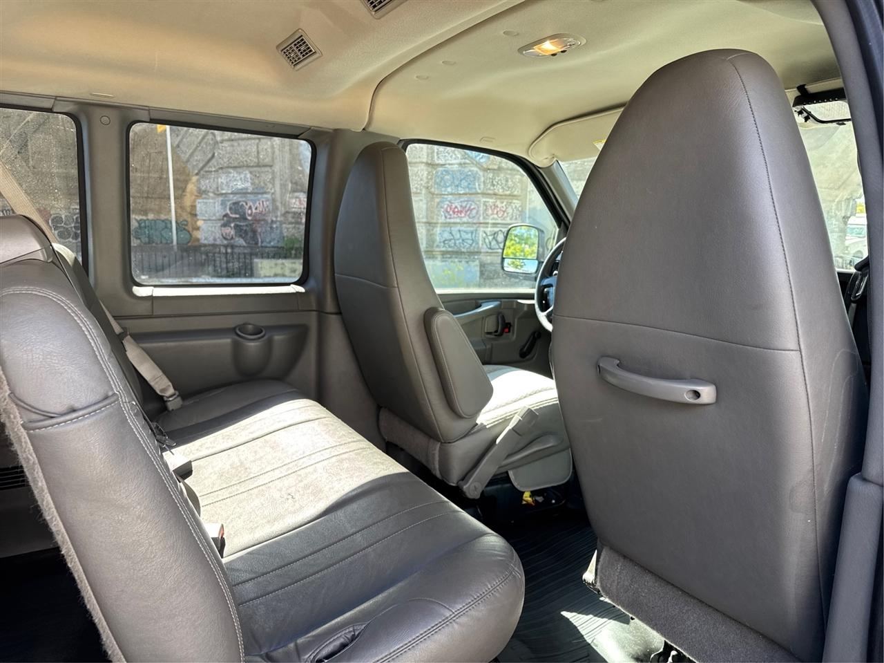 GMC Savana Passenger RWD 3500 155" 1LS 2012