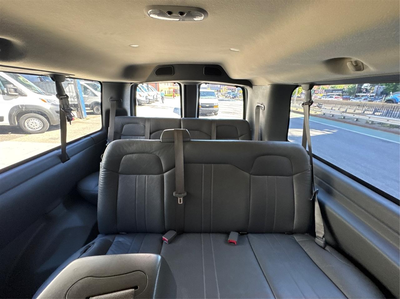 GMC Savana Passenger RWD 3500 155" 1LS 2012