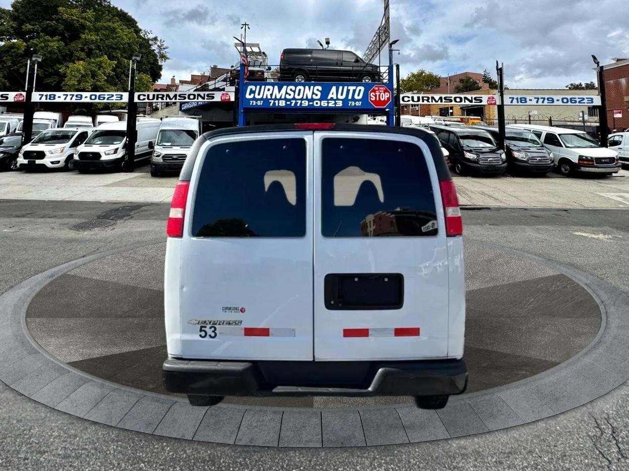 Chevrolet Express Passenger RWD 3500 155" LS 2018