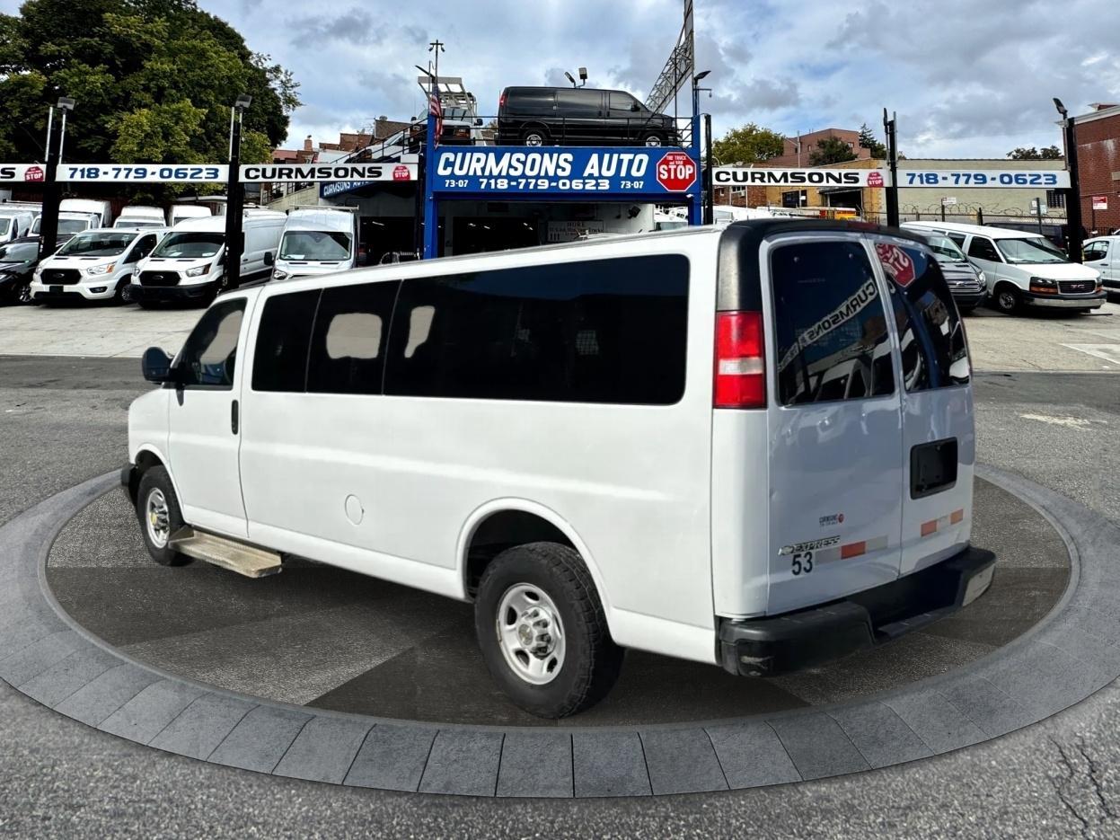 Chevrolet Express Passenger RWD 3500 155" LS 2018