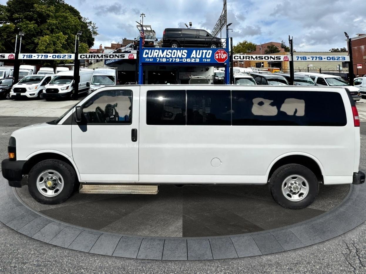 Chevrolet Express Passenger RWD 3500 155" LS 2018