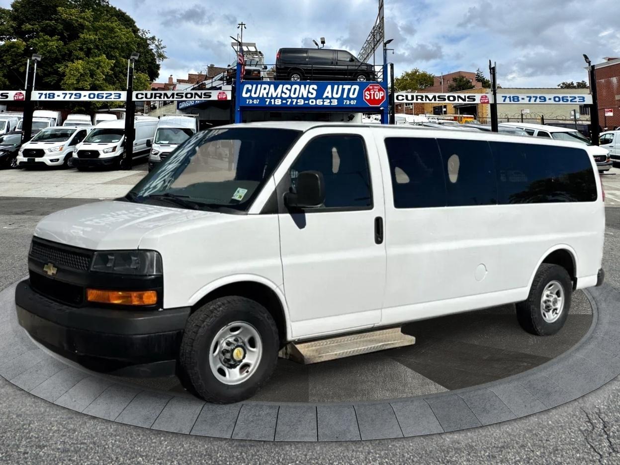 Chevrolet Express Passenger RWD 3500 155" LS 2018
