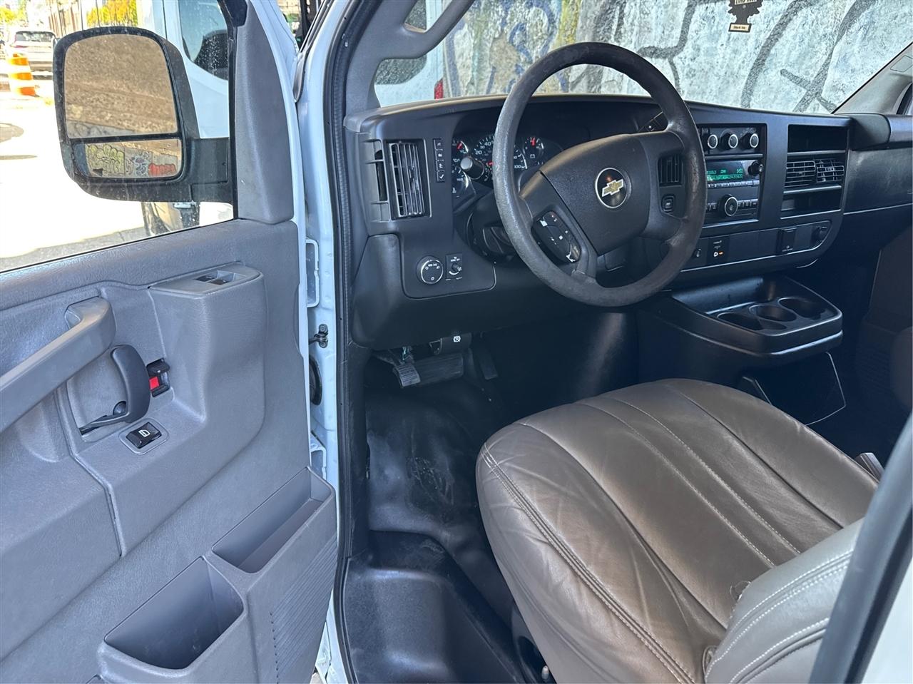 Chevrolet Express Passenger RWD 3500 155" LS 2018