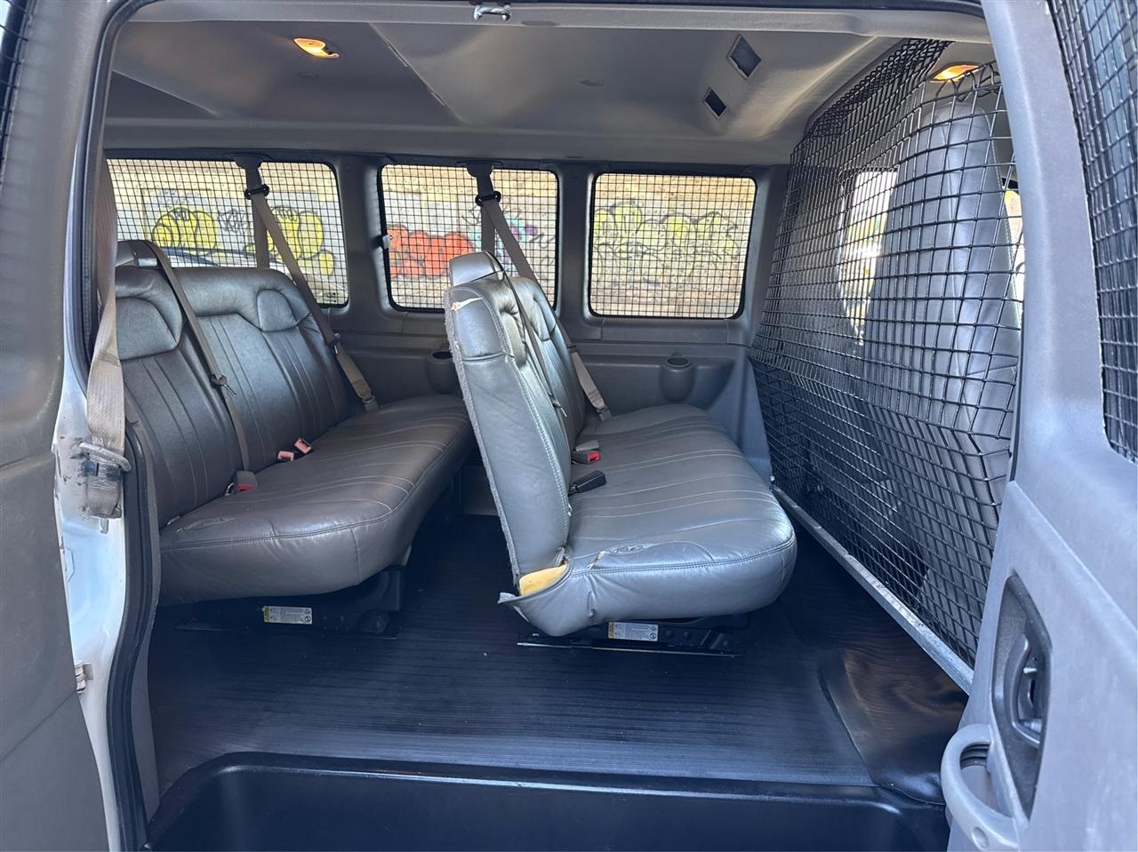 Chevrolet Express Passenger RWD 3500 155" LS 2018