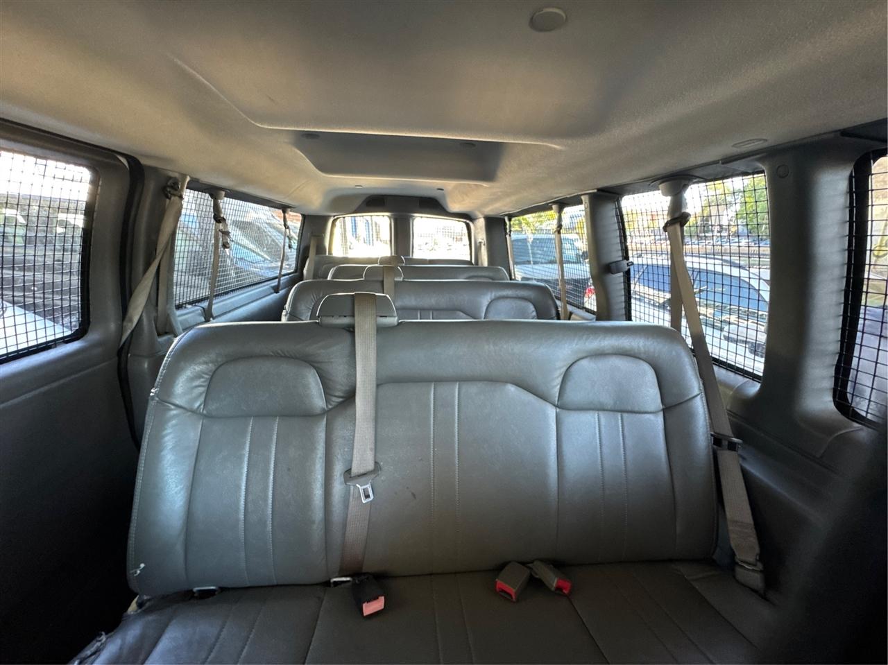 Chevrolet Express Passenger RWD 3500 155" LS 2018