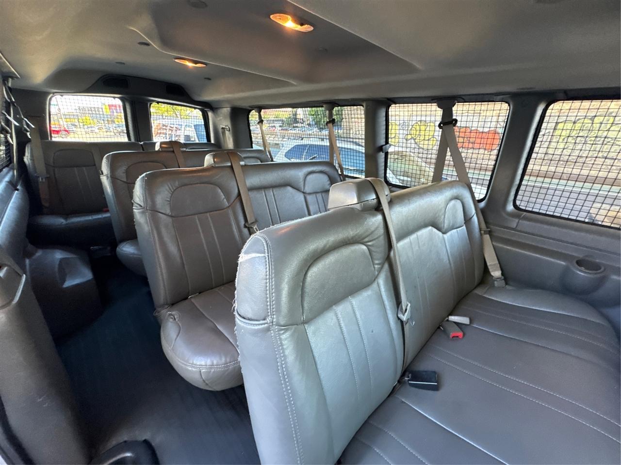 Chevrolet Express Passenger RWD 3500 155" LS 2018