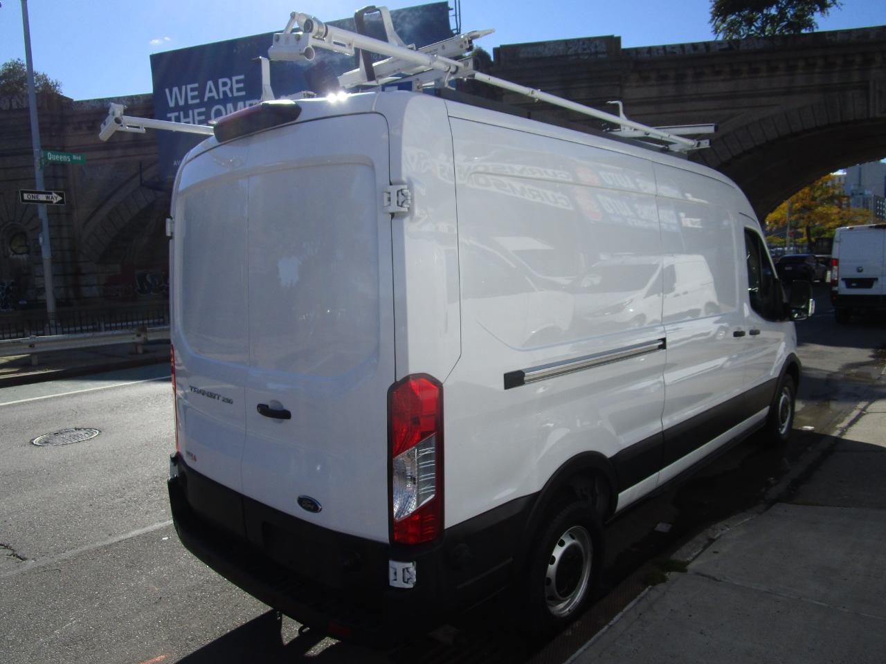 Ford Transit Cargo Van T-250 148" Med Rf 9070 GVWR RWD 2024